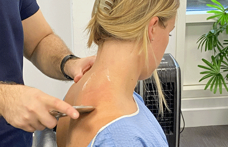 close-up-hand-holding-acupuncture-needle